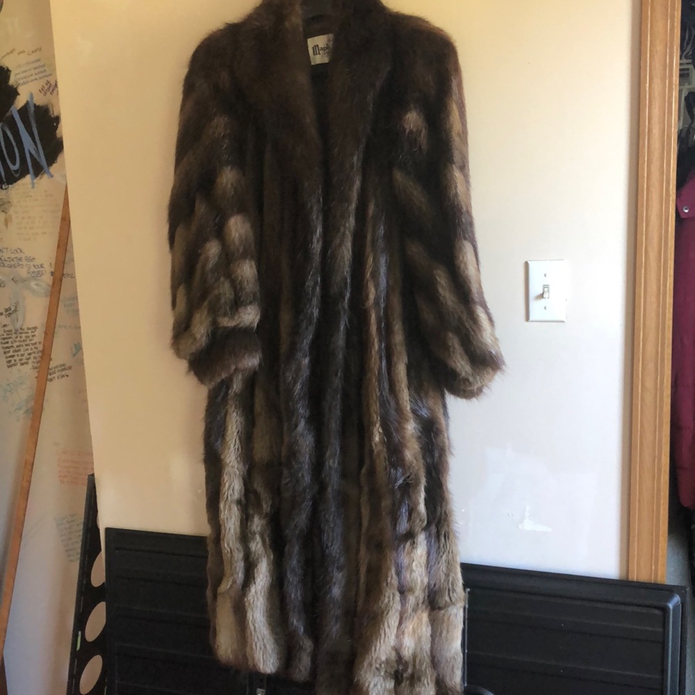 Full length fur coat. This is a raccoon coat beautiful‼️